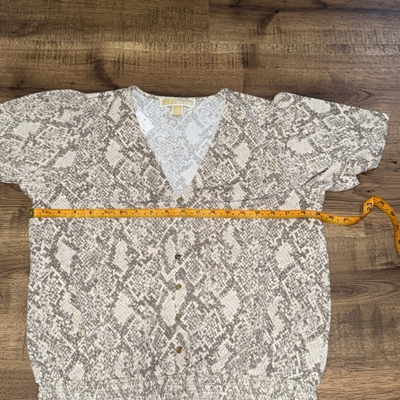 NWT!!  MICHAEL KORS Beige and Gray Snakeskin Blouse - Picture 2 of 6